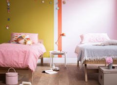 Декоруєте кімнату для двох дівчат?  З'єднати два різні характери в одному просторі можна, вміло використовуючи колір.